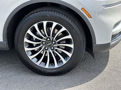 Certified 2022 Lincoln Aviator AWD w/ Premium Package image 7