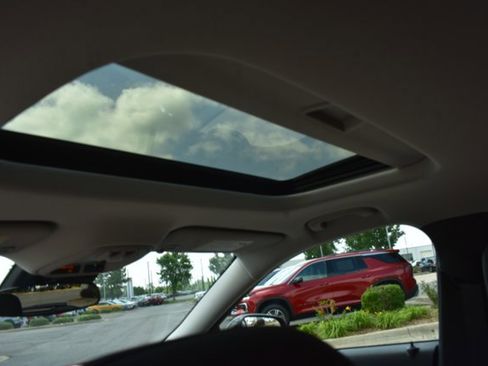 New 2026 Chevrolet Trax LT w/ Sunroof Package FWD image 18