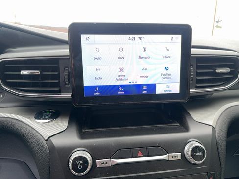 Used 2020 Ford Explorer XLT w/ Equipment Group 202A AWD/4WD image 23