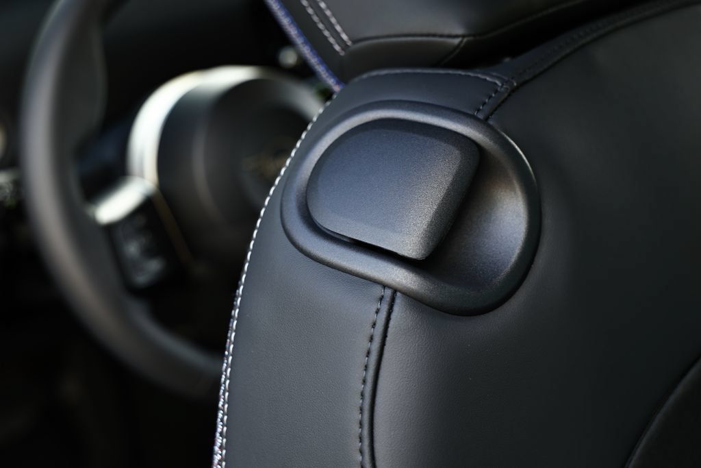 New 2026 MINI Cooper 2-Door Hardtop FWD image 23