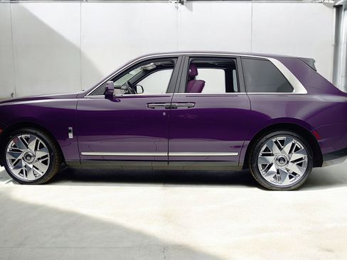 Used 2025 Rolls-Royce Cullinan AWD/4WD image 3