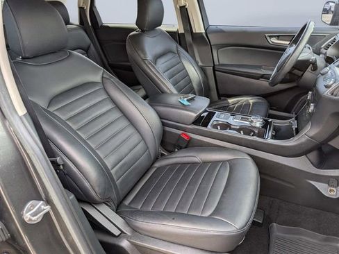 Used 2019 Ford Edge SE image 24