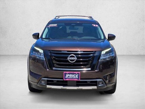 Used 2022 Nissan Pathfinder SL w/ Lighting Package (N92) FWD image 2