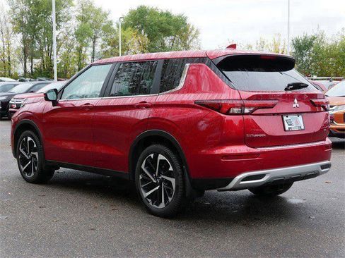 Used 2022 Mitsubishi Outlander SE image 5
