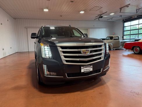 Used 2020 Cadillac Escalade Luxury AWD/4WD image 8