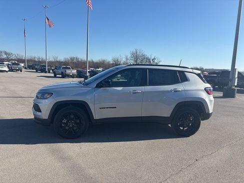 New 2026 Jeep Compass Latitude image 6