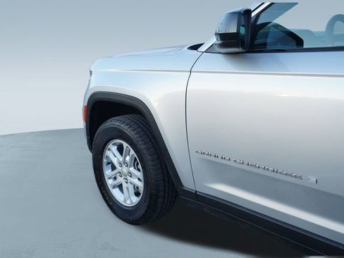 Used 2025 Jeep Grand Cherokee Laredo w/ Luxury Tech Group I image 36