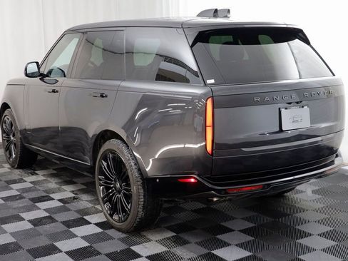 Used 2025 Land Rover Range Rover SE image 17