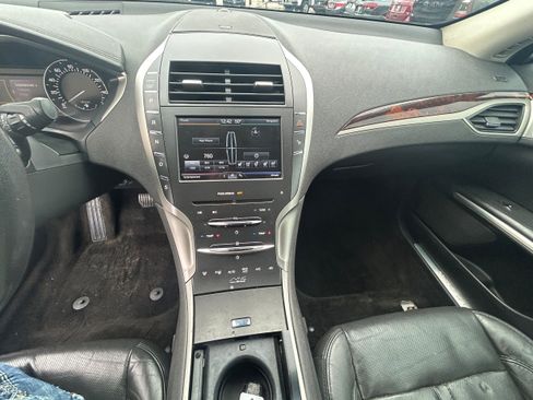 Used 2011 Lincoln MKX AWD w/ Sight & Sound Pkg image 9