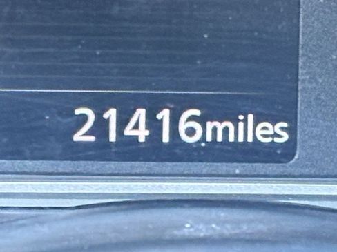 Used 2025 Nissan Versa SV image 38