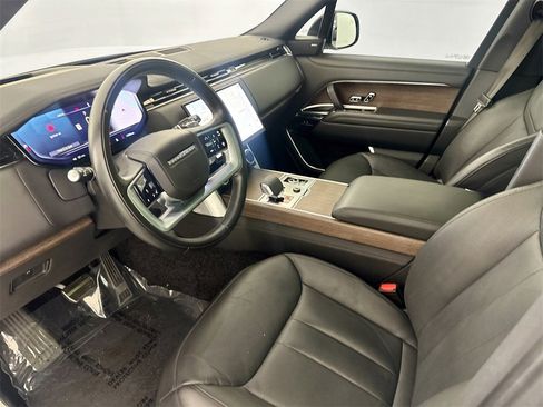 Certified 2023 Land Rover Range Rover SE image 9