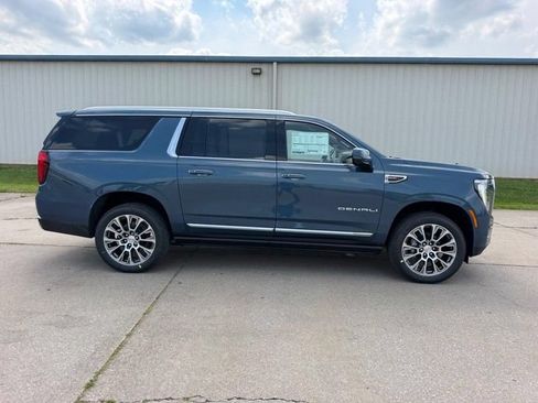 New 2026 GMC Yukon XL Denali w/ Sun & Power Step Package AWD/4WD image 2
