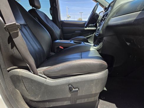 Used 2019 Dodge Grand Caravan GT FWD image 12
