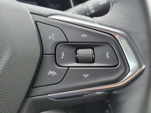 Used 2025 Chevrolet Trax ACTIV FWD image 17