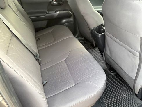 Used 2018 Toyota Tacoma TRD Sport image 38