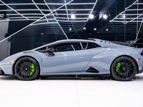 Used 2023 Lamborghini Huracan STO RWD image 10