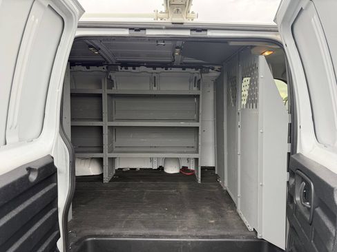 Used 2017 Chevrolet Express 2500 image 30
