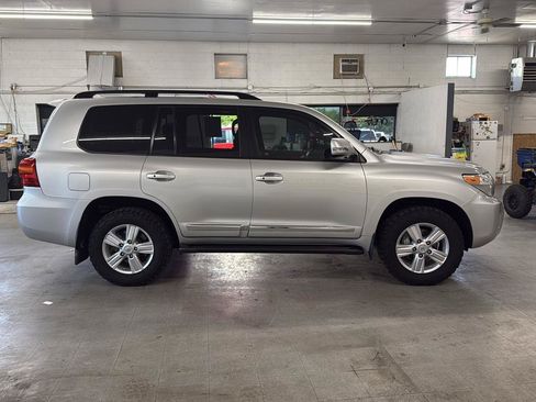 Used 2013 Toyota Land Cruiser AWD/4WD image 81