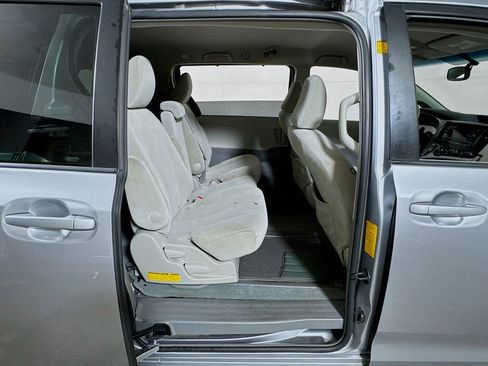 Used 2011 Toyota Sienna LE FWD image 24
