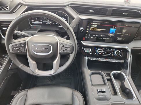 Used 2025 GMC Sierra 2500 Denali w/ Denali Reserve Package AWD/4WD image 11