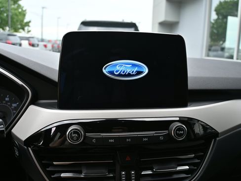 Used 2022 Ford Escape SE w/ SE Sport Appearance Package AWD/4WD image 11