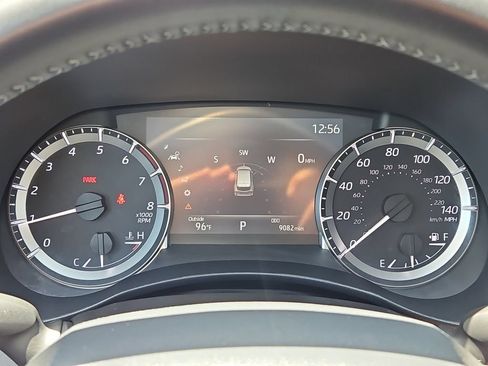 Used 2023 Toyota Highlander XLE AWD/4WD image 32