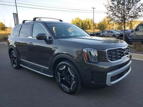 New 2025 Kia Telluride S image 3