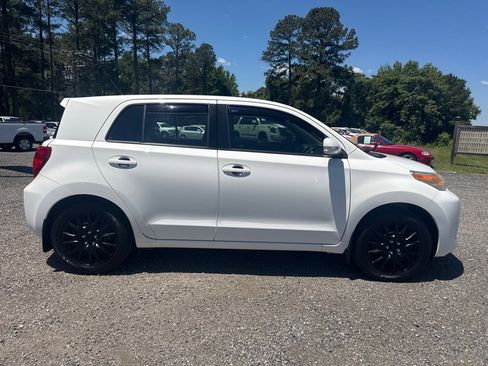 Used 2011 Scion xD FWD image 13