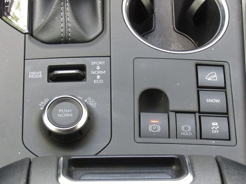 Certified 2025 Toyota Highlander XSE AWD/4WD image 32