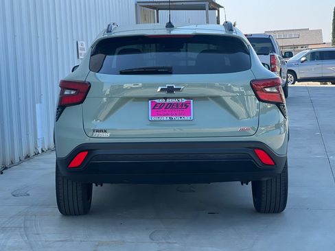 Used 2024 Chevrolet Trax RS w/ Sunroof Package FWD image 6