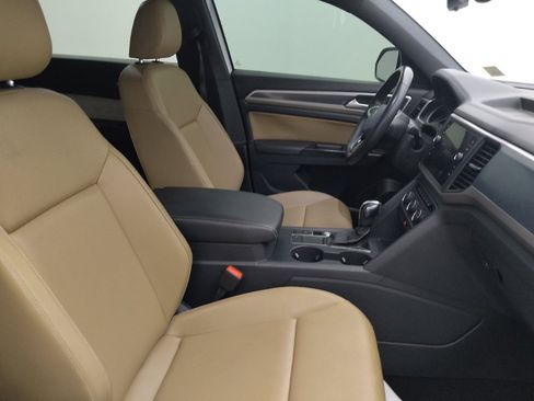 Used 2020 Volkswagen Atlas Cross Sport SE w/ Panoramic Sunroof Package image 21