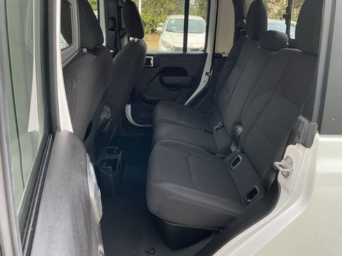 Used 2022 Jeep Gladiator Sport image 16