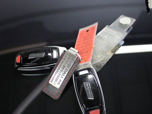 Used 2023 Audi e-tron GT Premium Plus image 38