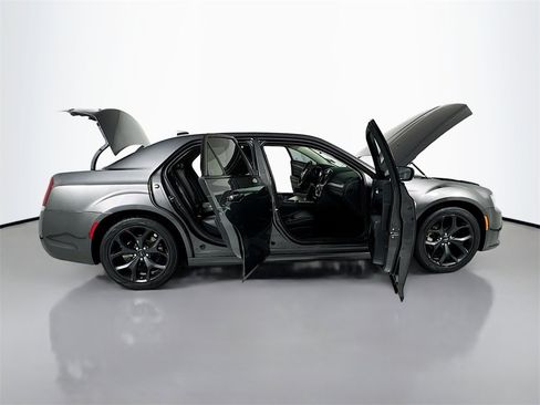 Used 2023 Chrysler 300 Touring L image 26