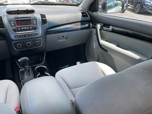 Used 2014 Kia Sorento LX AWD/4WD image 10