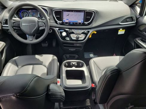 New 2026 Chrysler Pacifica Select image 11