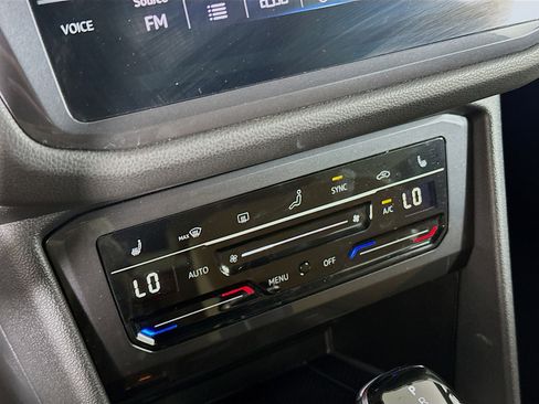 Used 2024 Volkswagen Tiguan SE image 22