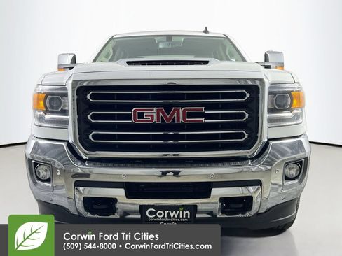 Used 2017 GMC Sierra 2500 SLT w/ Duramax Plus Package AWD/4WD image 4