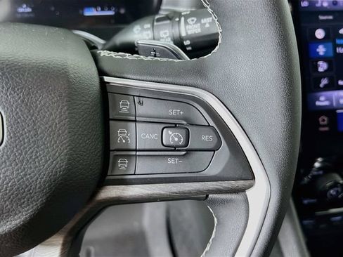 Used 2024 Jeep Grand Cherokee Limited AWD/4WD image 35