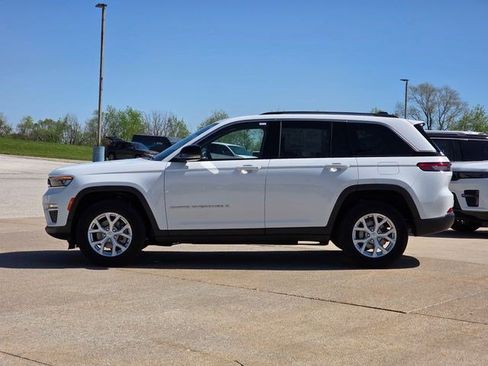 Certified 2023 Jeep Grand Cherokee Limited w/ Trailer Tow Prep Group (B) AWD/4WD image 5