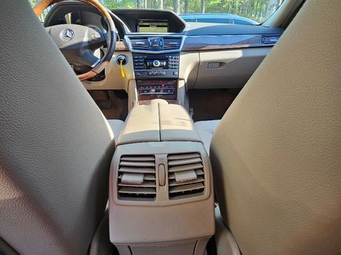 Used 2011 Mercedes-Benz E 350 4MATIC Sedan image 24