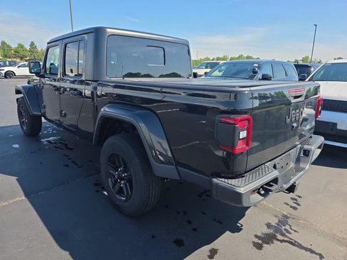 Used 2021 Jeep Gladiator Sport AWD/4WD image 3