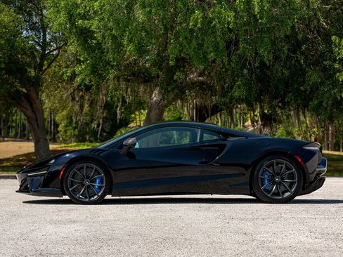 Used 2023 McLaren Artura image 45