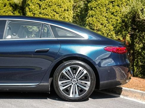 Used 2022 Mercedes-Benz EQS 450+ Sedan image 11