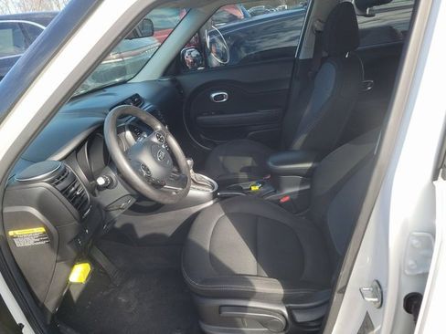 Used 2018 Kia Soul + image 5