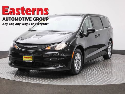 Used 2023 Chrysler Voyager LX image 1