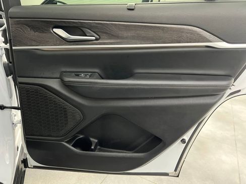 Used 2024 Jeep Grand Cherokee L Limited w/ Luxury Tech Group II image 22