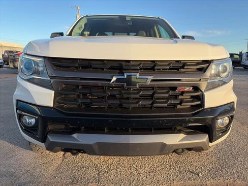 Used 2022 Chevrolet Colorado Z71 AWD/4WD image 2