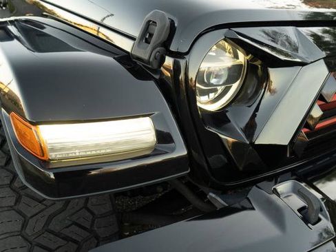 Used 2021 Jeep Gladiator Overland image 30