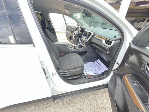 Used 2023 GMC Acadia SLE w/ Driver Convenience Package image 24